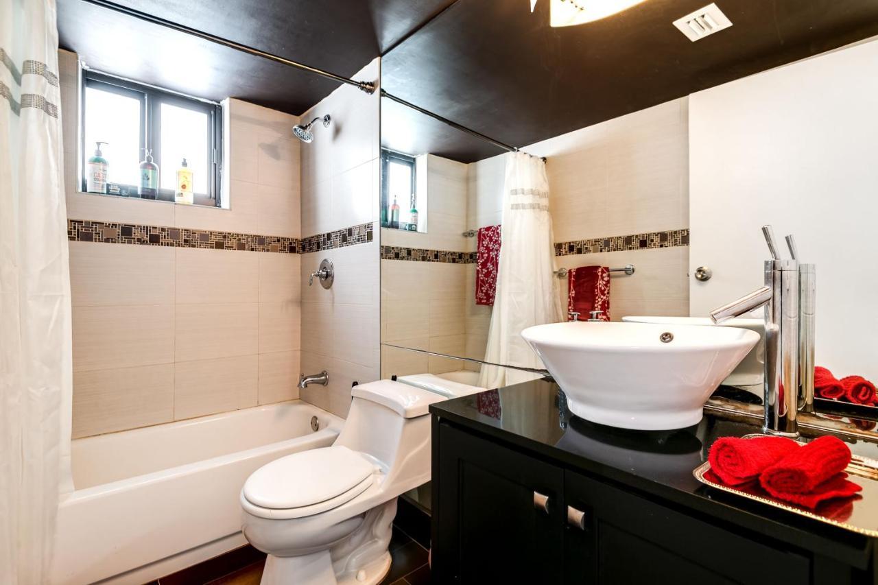 New 2bedroom 2bath House With Private Backyard & Jacuzzi Сasa de vacaciones