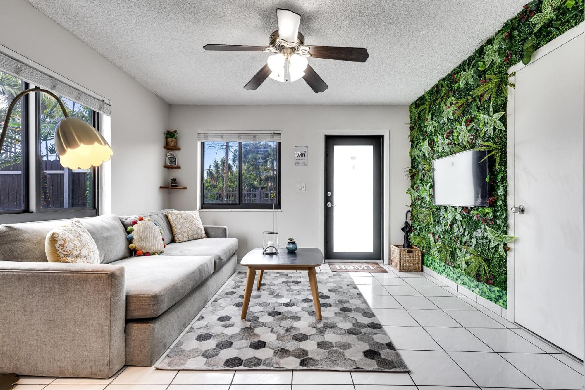 New 2bedroom 2bath House With Private Backyard & Jacuzzi Сasa de vacaciones Miami