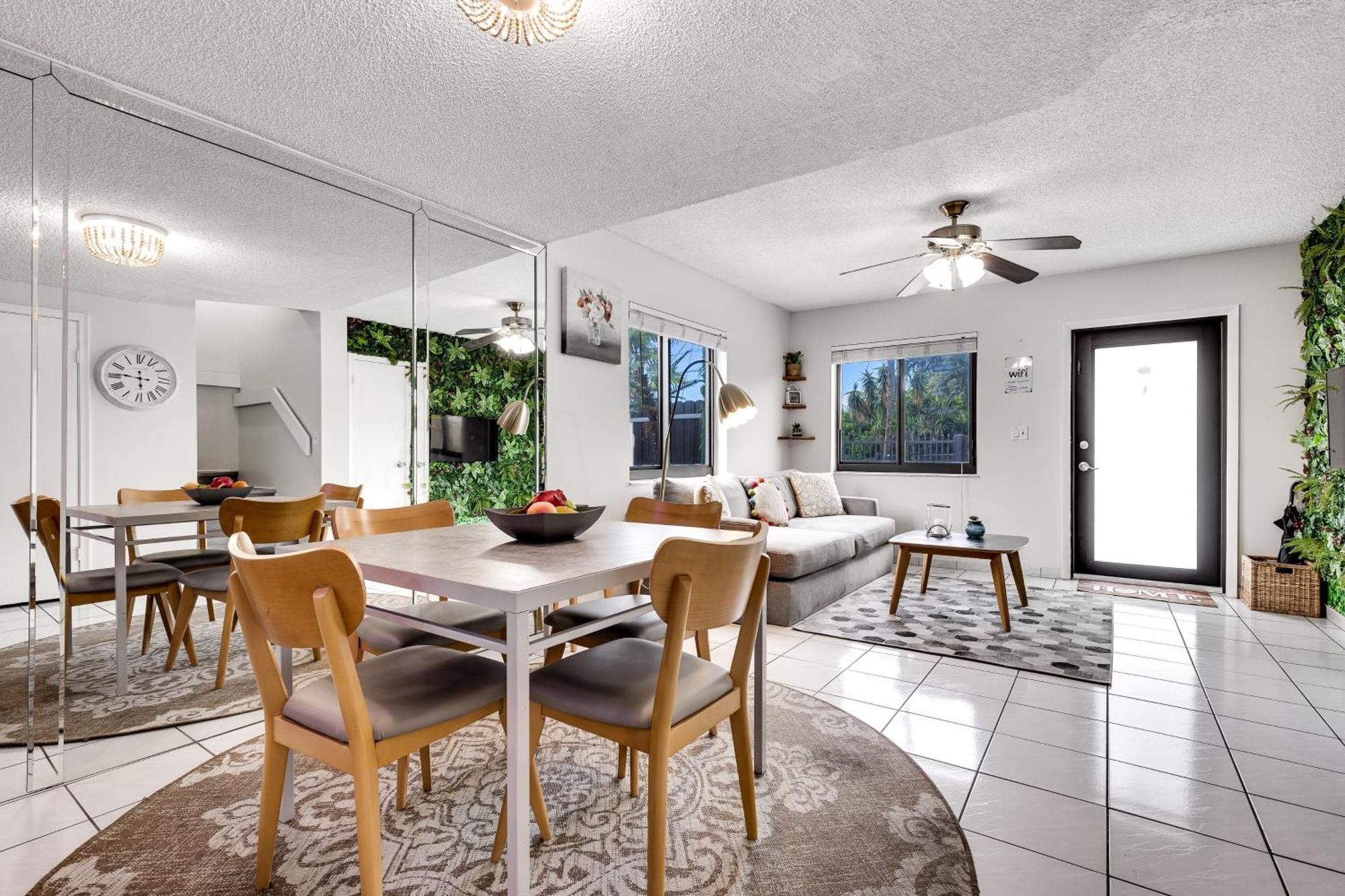 Сasa de vacaciones New 2bedroom 2bath House With Private Backyard & Jacuzzi Miami